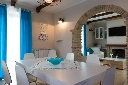 Tre Laghi Luminous With Pool And Aircon Apartament *