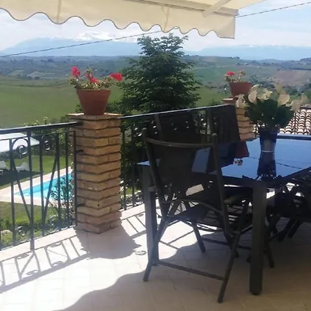 Luminous With Pool And Aircon Apartament