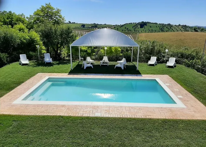 Tre Laghi Luminous With Pool And Aircon דירה