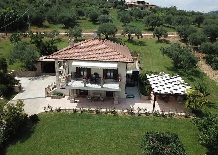 Tre Laghi Luminous With Pool And Aircon Апартаменты *