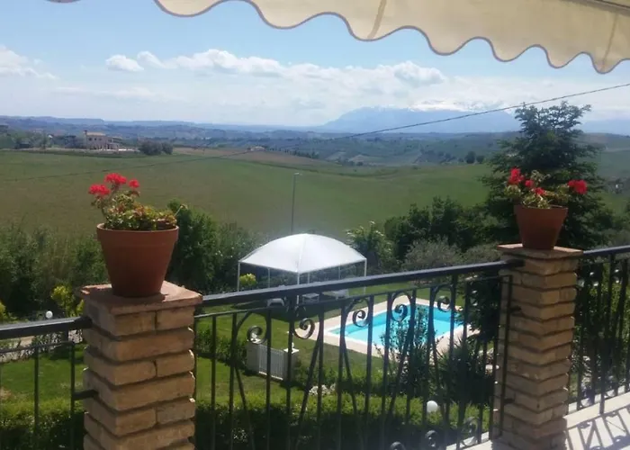 Tre Laghi Luminous With Pool And Aircon דירה